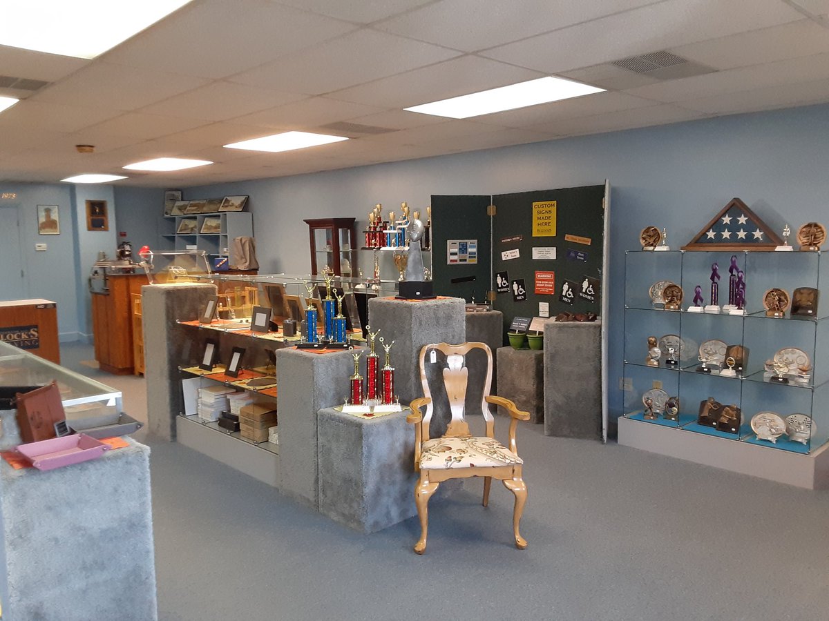 BullocksEngrave's tweet image. Visit our showroom.
Check out our website.
Have a great day!
#BullocksEngraving #EngravableGifts #Awards