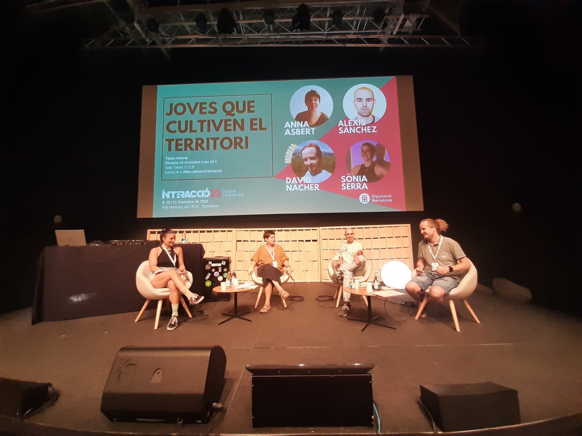 joventutdiba's tweet photo. Taula Rodona "Joves que cultiven el territori"

⚠️Calen polítiques de joventut en cultura 
💨 Àgils, accessibles
🔎 Que permetin espais per crear i investigar
👂 Facilitadores  des de l'escolta activa 
🔁 Canvi de paradigma vers un model de cocreació

#Interacció23 https://t.co/MYIoFrNCSD