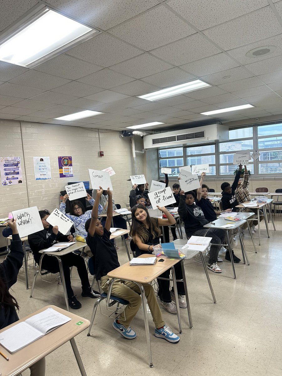 KeyMS_Cougars's tweet photo. Students are effectively participating in the MRS strategies! 💜💛
#KMS #HISD #WeGotTheKey https://t.co/Z04cfhvdIR