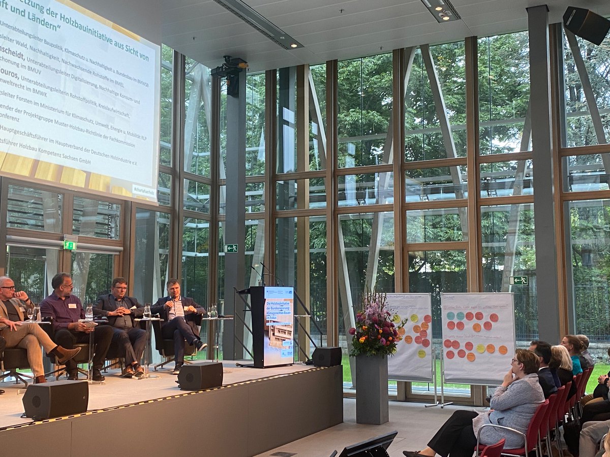 Handlungsfelder in #Holzbauinitiative richtig benannt. Große Erwartungen an Runden Tisch mi Bund, Ländern und Kommunen, sagt <a href="/denny_ohnesorge/">Denny Ohnesorge</a> bei <a href="/FNR_eV/">FNR</a> Event mi <a href="/klara_geywitz/">Klara Geywitz</a>, <a href="/cem_oezdemir/">Cem Özdemir</a>.