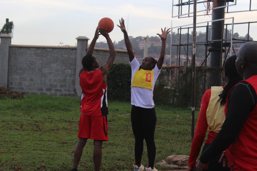 ShakiraNassaka's tweet photo. Feeling the Netball vibe🥰 3rd training sessions with the National Insurance Corporation -NIC. Tuff tings around 🏀 #Netball #UGNetball #Uganda #NWC #NassakaShakira #ExploreUganda #UNSL https://t.co/l5fPb6hvTf