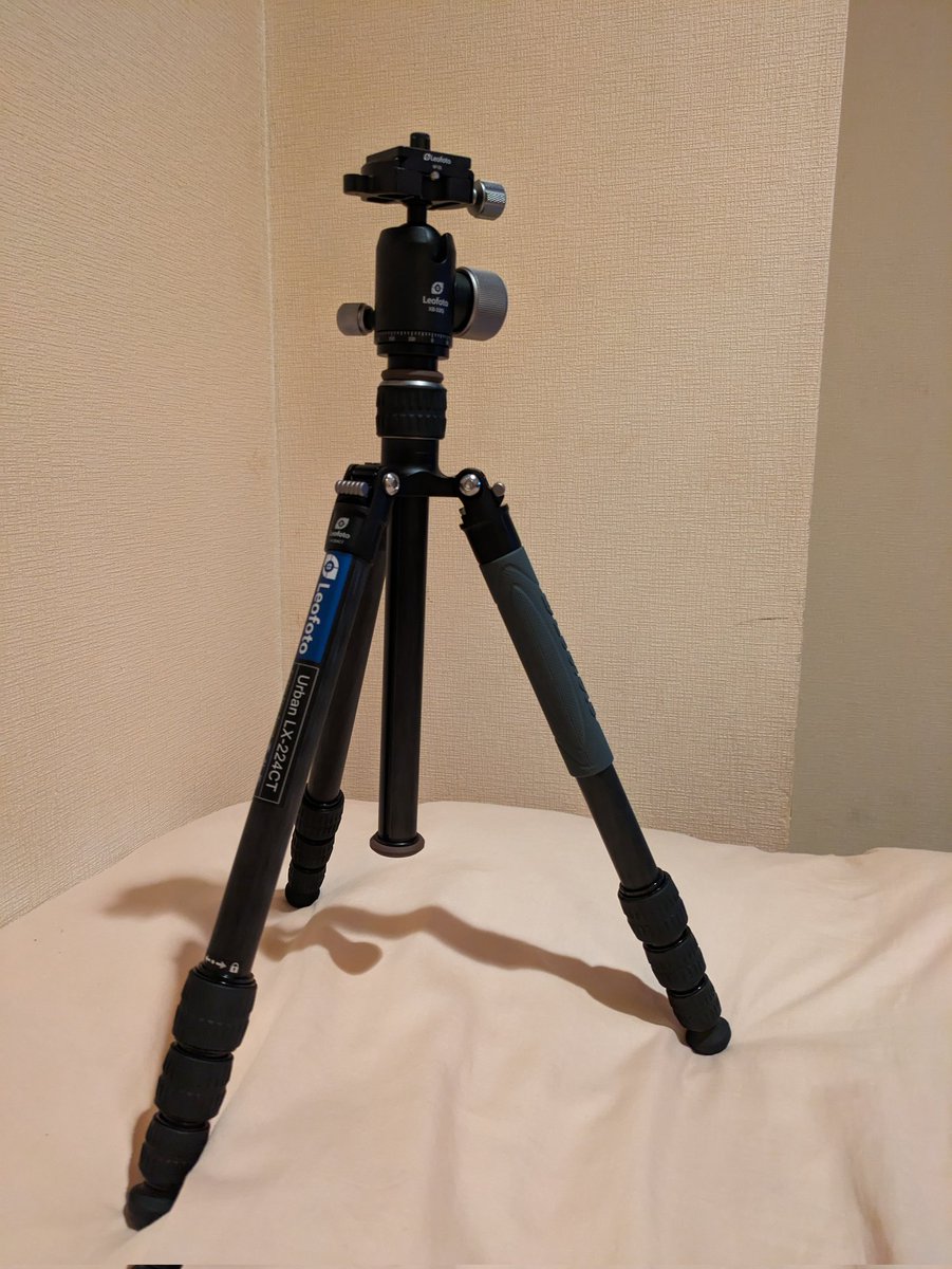 goronpa52's tweet photo. トラベル三脚ゲット
沖縄はカメラアクセサリの品揃えが悪いので大都会に出た時にしか実物を拝んでの買い物ができない。。😭
以前の茶色グリップめっちゃ良かったのになんで全部グレーっぽいグリップなっちゃったんだろ🫠 https://t.co/FJ96h9Bdlr