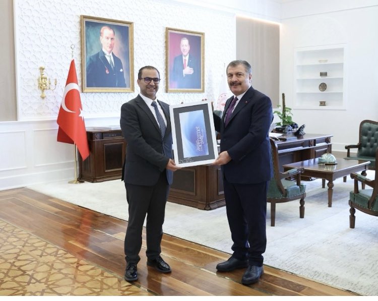 Sağlık Bakanımız Sn. Dr. Fahrettin Koca’yı Sn Rektörümüz Prof. Dr. Hamdullah Şevli ile birlikte makamında ziyaret ettik. Desteklerinden dolayı Sn. Bakanımıza ve Sn. Rektörümüze çok teşekkür ederim. <a href="/hsevli/">Hamdullah Şevli</a> <a href="/drfahrettinkoca/">Dr. Fahrettin Koca</a> <a href="/HaberVANYYU/">VAN YYÜ</a> <a href="/vanyyuhastane/">VAN YYÜ Dursun Odabaş Tıp Merkezi</a>