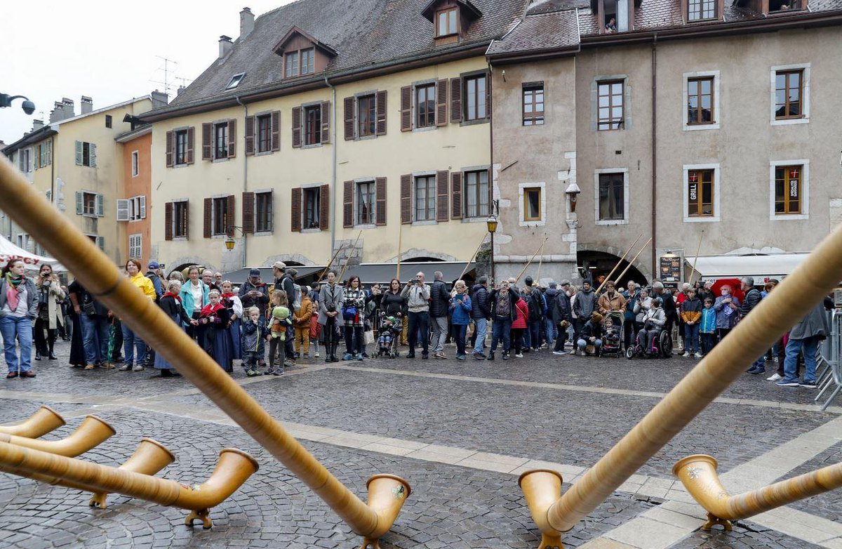 Le retour des #alpages fête ses 50 ans ce week-end à #Annecy. Découvrez le programme des festivités : urlz.fr/nXAg

📸 Photos Greg Yetchmeniza