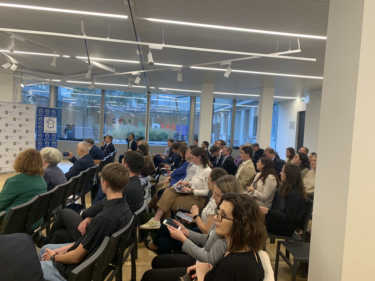 Our side event of #EURegionsWeek starts now.

We are to discussthe role of European regions in designing implementing the green transition andthe developing the related skills. 
I