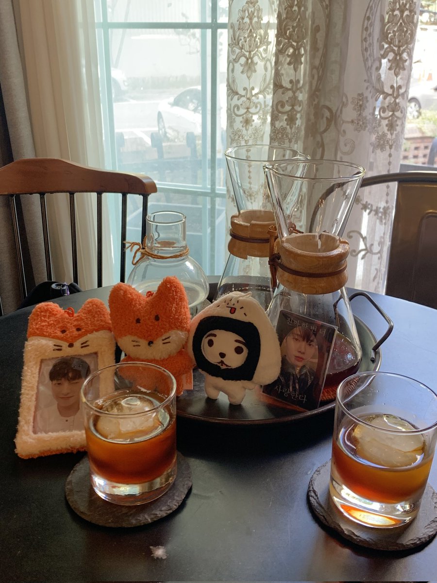 Jaey809n's tweet photo. 커피한잔의여유를아는품격있는여↘️자(들)
@bubblypum https://t.co/hkGOZZAoRM