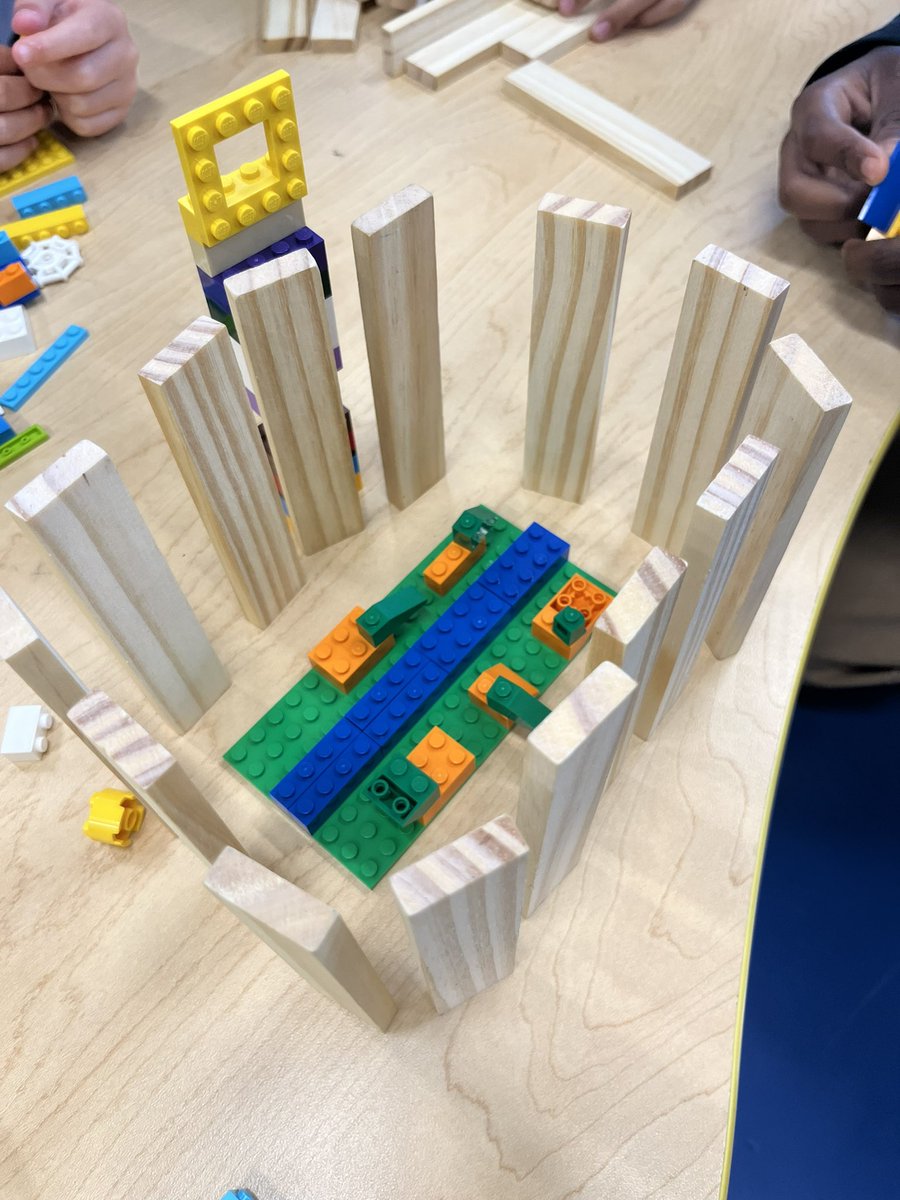 MsPepeLibrarian's tweet image. @school4_gr1 class used legos and KEVA blocks to create fences for the CREEPY 🥕!! #STEMeducation #spookystem #STEMLITERACY