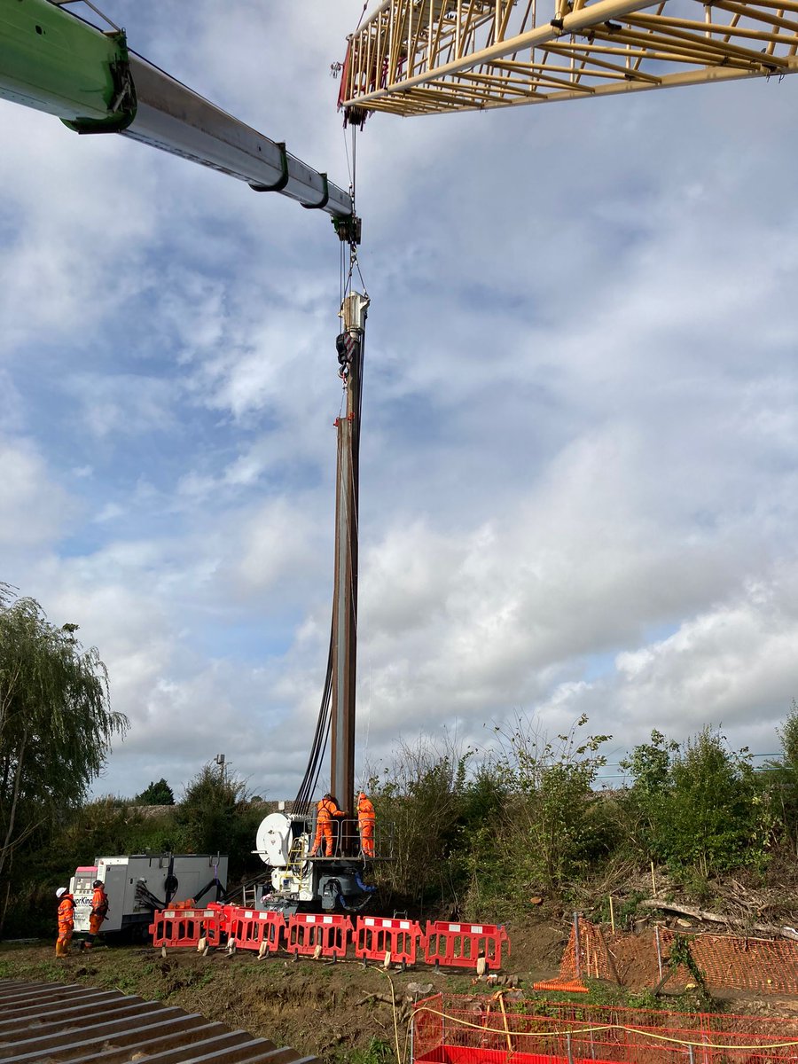 Another update from another project. This time we're on the River Evenlode in Oxfordshire. Cross-hired another Giken to complete works for embankment stabilisation installing 14m long ZZ 46-700 sheet piles

#weknowpiling #piling #sheetpiling #expertise #piles #Giken #Supercrush