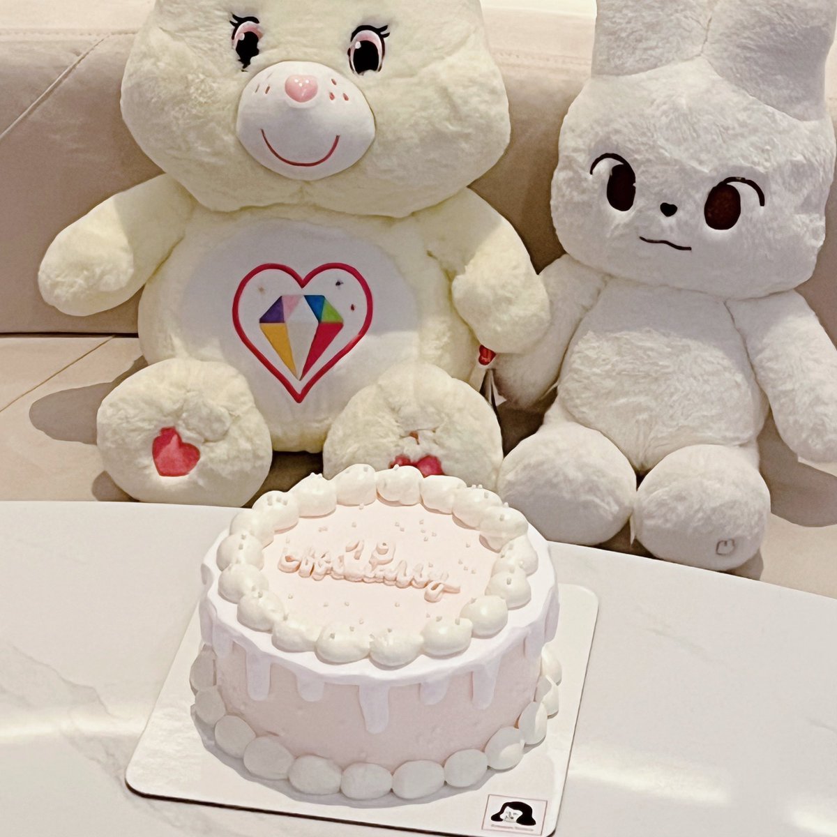 ismosung's tweet photo. nineteen official 🎀🦙♡♡ https://t.co/fvnB0GDa0G