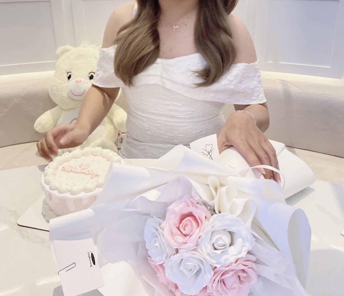 ismosung's tweet photo. nineteen official 🎀🦙♡♡ https://t.co/fvnB0GDa0G