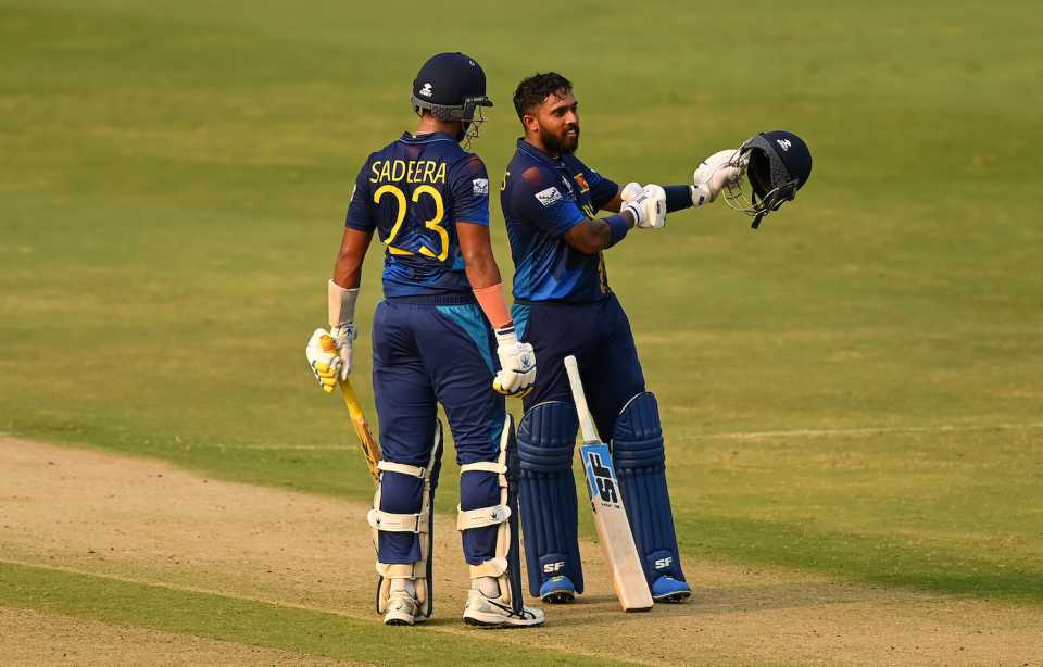 AR_The_COMALI's tweet photo. Outside of The Asia la vena clown a irukalam
Asia kullanu vandhuta Naanga dhan Di
Lankans play fearless 💥 #srivspak https://t.co/EYioH9RR8D