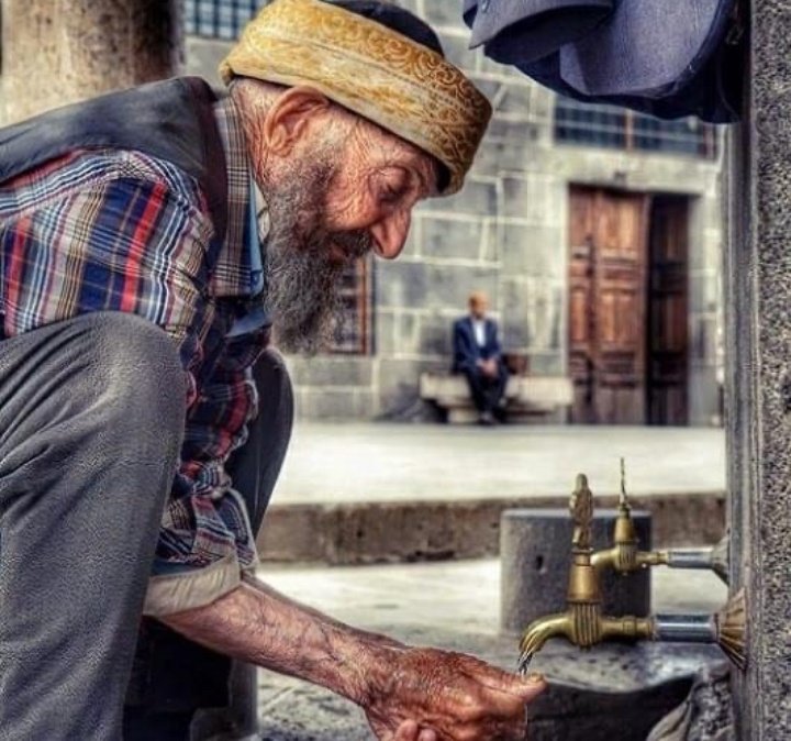Trendcomeddy's tweet photo. " بيننا وبين السماء ما لا يُعد .. وبيننا وبين الله وضوء وسجدة.. " https://t.co/ma1QTZOZHB