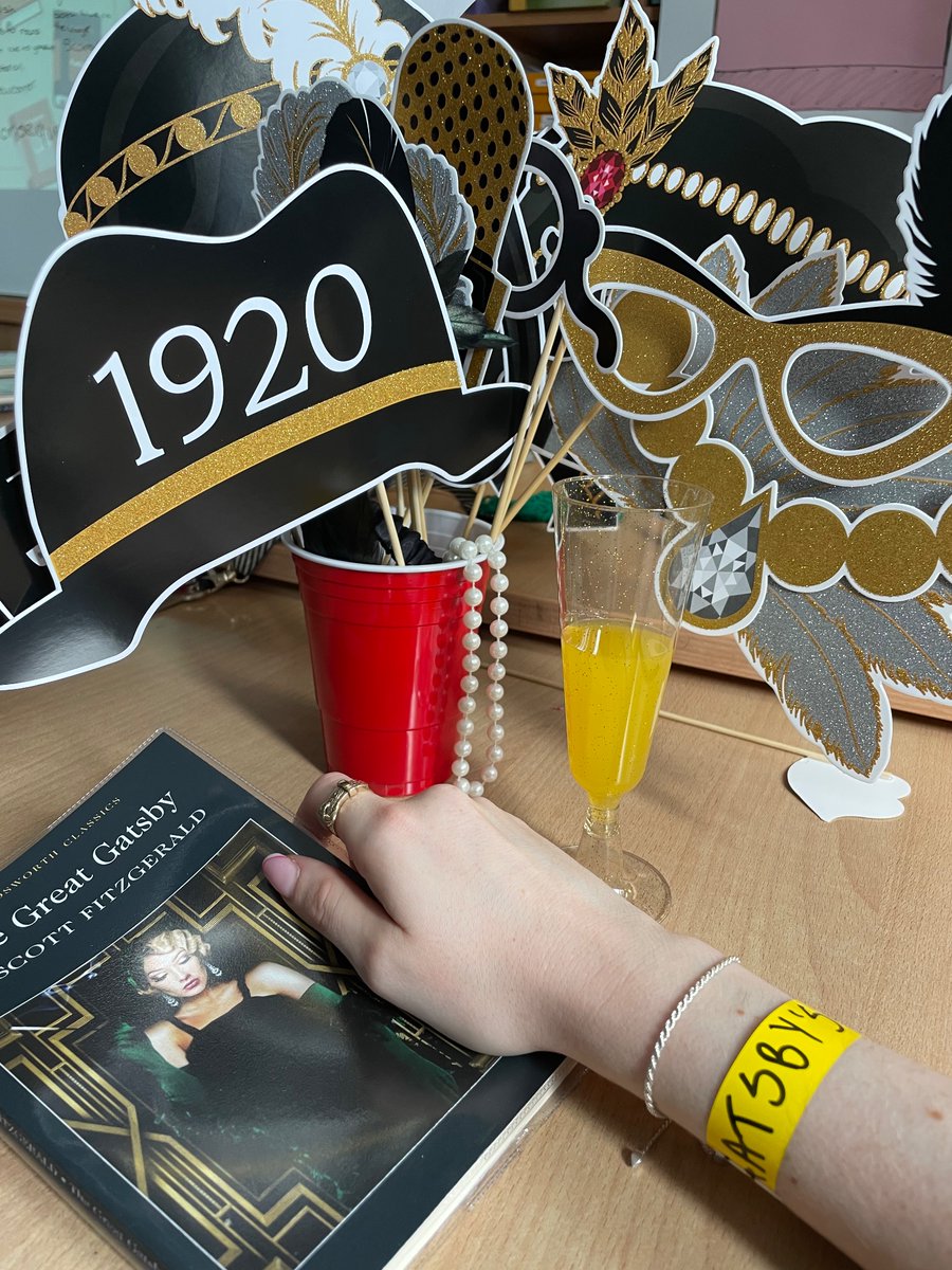 Higher took a trip to West Egg today! A little party never killed nobody, or did it…🥂