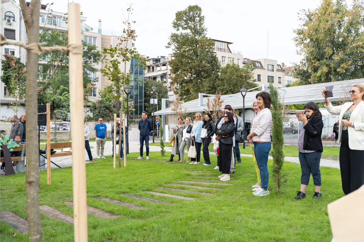 TadhgMacIntyre's tweet photo. #BreakingNewGround @GogreenRoutes #HorizonEU project Cultivating city Burgas @IrlEmbSofia new urban park for all citizens #IntergenerationalFun thanks to Ivaylo and the team 🌳🇧🇬🇮🇪🇪🇺 If nature wins we all win! https://t.co/1YtJIPB1dr
