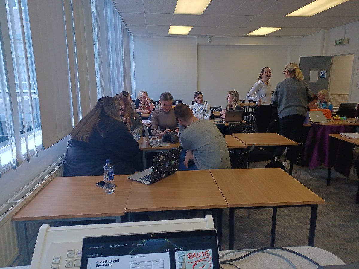 Last STEM session before placement with  <a href="/StrathEDU/">Strathclyde Institute of Education</a> #StrathPGDE Team 2. Well done all of you for your work on overview presentations and microteaching. ⭐⭐👏👏