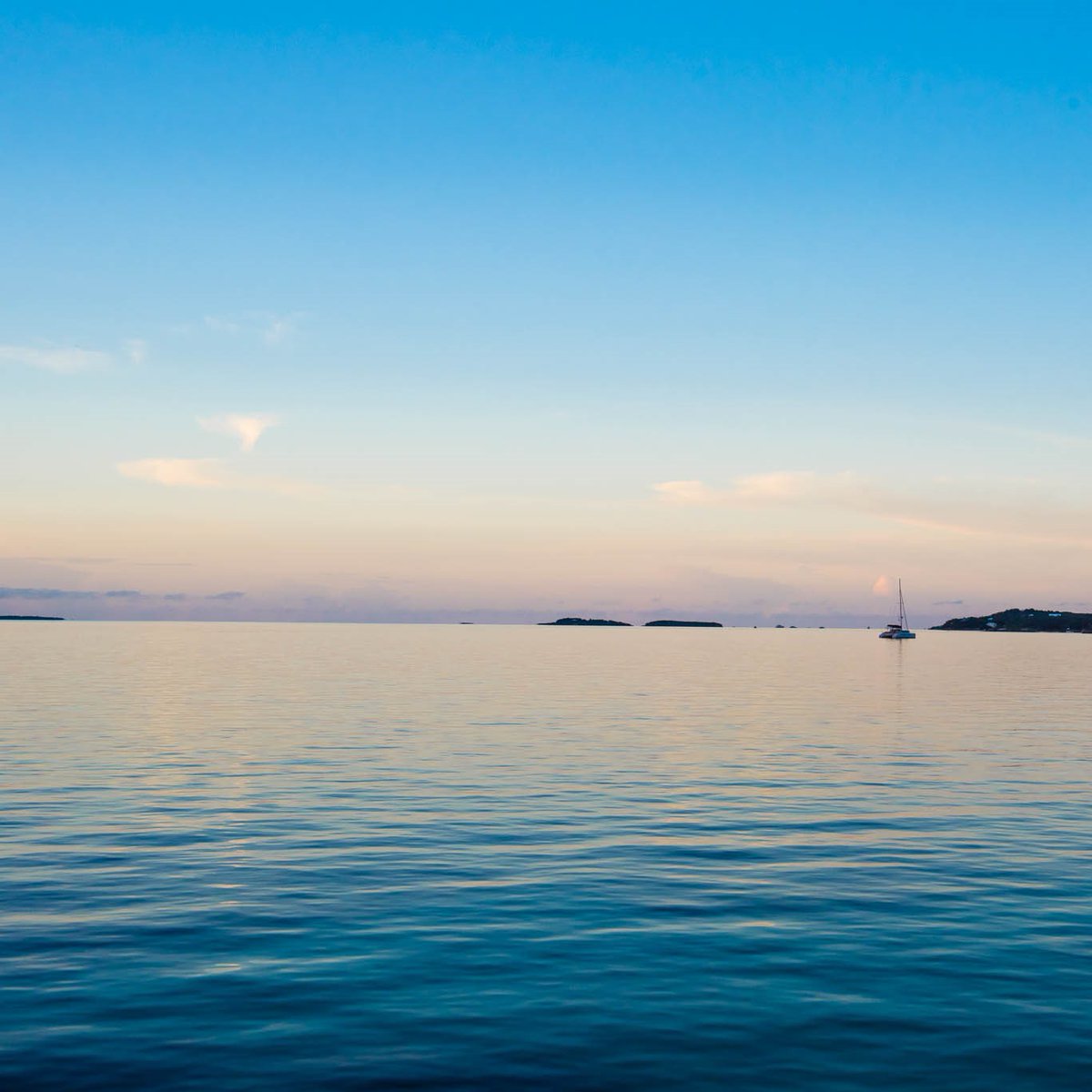 There’s nothing quite like the feeling of booking a holiday and switching off.  
On this #WorldMentalHealthDay, we've rounded up our top picks for the most secluded beaches in the world for switching off ⛵

➡️ hubs.li/Q024_6Gg0