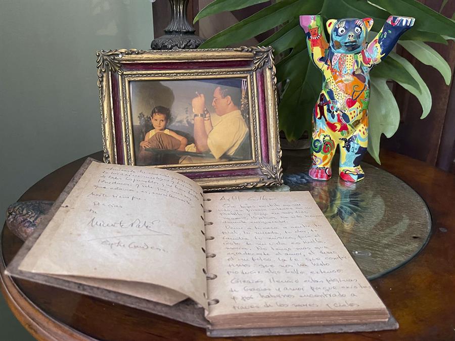 enter504's tweet photo. #NuestraHonduras Tras 7 años de su muerte, Guillermo Anderson vive entre los hondureños con su legado musical     #Musica #GuillermoAnderson #LegadoMusical #EmbajadorDeLaCulturaHondureña #Honduras  
https://t.co/xowUI90z0m https://t.co/1ixO45K5l3