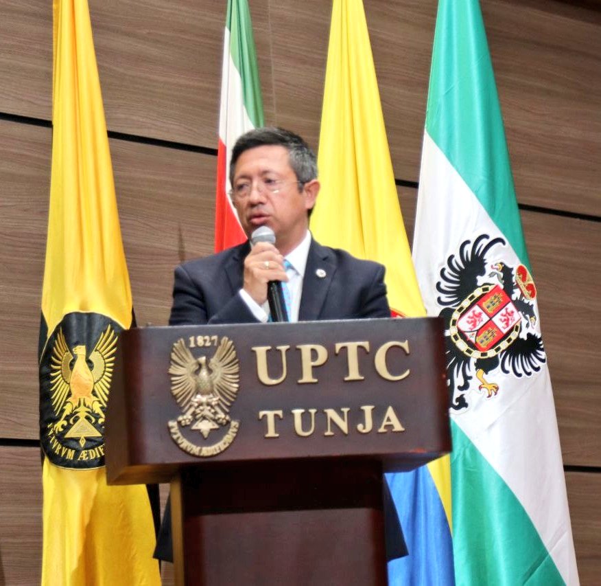 UPTCoficial's tweet image. 🪙 #UPTC70Años | Secretario de Educación de #Tunja, José Alberto Moreno, se enorgullece como egresado y anhela más recursos para seguir escribiendo la historia de nuestra institución. Su compromiso es traer esperanza y liderar debates que contribuyan a la transformación.

🧵 👇🏼