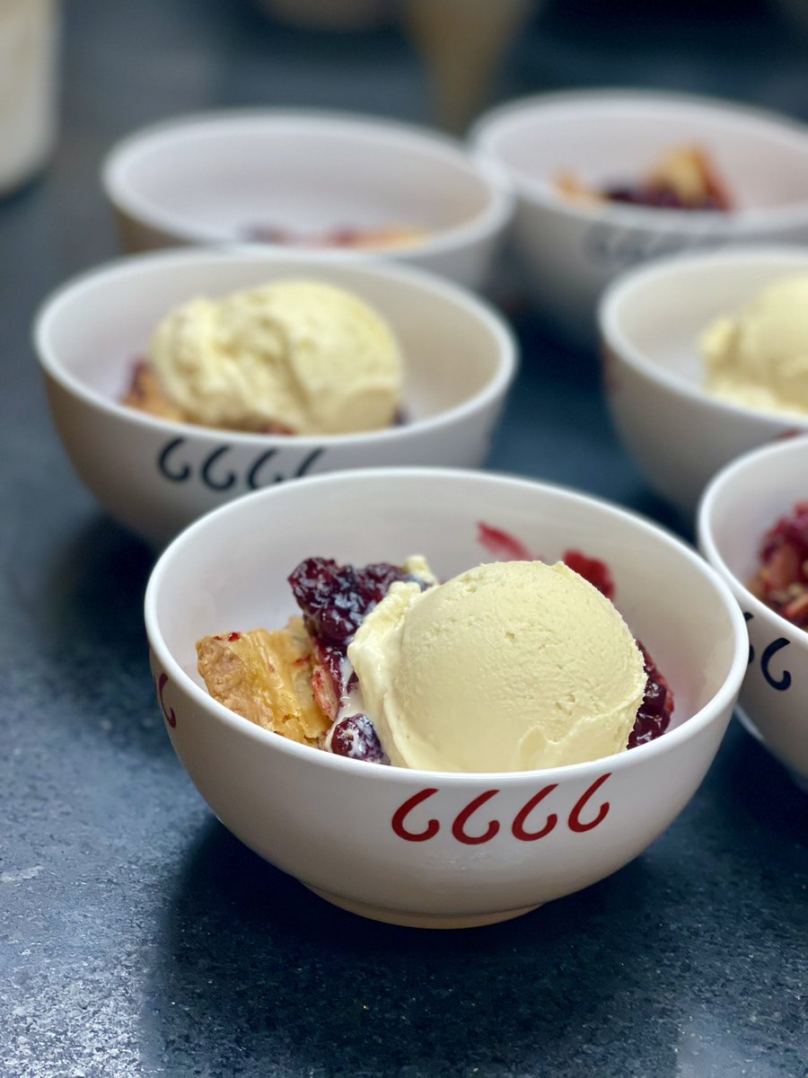 ChefConnieBakes's tweet photo. Cherry Cobbler with In House Ranch Made Ice Creme 👩‍🍳
#chefconniebakes
#6666ranch https://t.co/fSRtJq3z7U