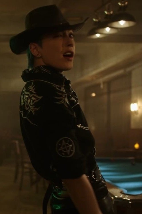 swan_hwx's tweet photo. Jxxng: ay there pretty lady ..
Hwx: call me pretty lady one more time and you'll regret it.. 
Jxxng: make me stop pretty lady,and be careful with your little toy.. https://t.co/cRiyCLwfM1