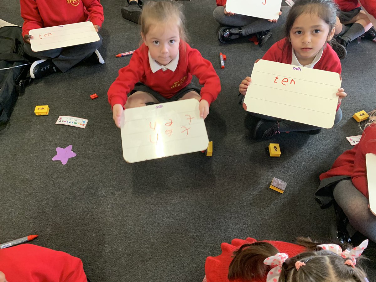 NewParkPrimary's tweet photo. RM have been working so hard with their writing in phonics! #NP_RM #NP_Phonics https://t.co/6tgtVuFOsH