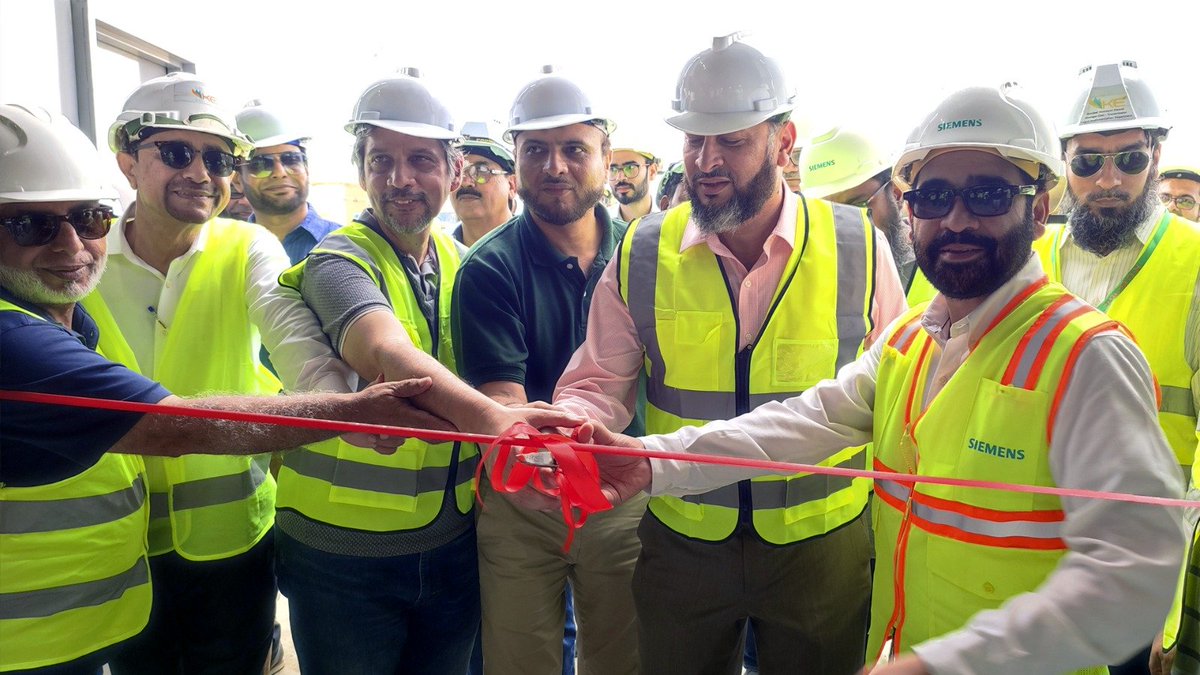 KElectricPk's tweet photo. KKI grid construction is in full swing. CEO KE and senior leadership visited the grid to oversee the progress &amp; inaugurated the cutting-edge 500KV GIS installation. The project aims to strengthen Karachi's connection to the National Grid &amp; enhance access to affordable electricity https://t.co/nhd9T2IPRb