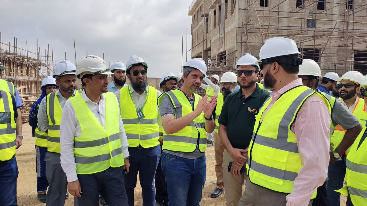 KElectricPk's tweet photo. KKI grid construction is in full swing. CEO KE and senior leadership visited the grid to oversee the progress &amp; inaugurated the cutting-edge 500KV GIS installation. The project aims to strengthen Karachi's connection to the National Grid &amp; enhance access to affordable electricity https://t.co/nhd9T2IPRb