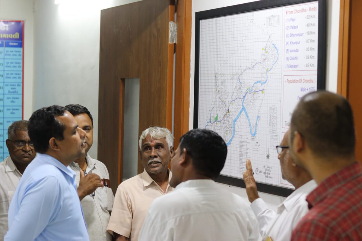 આજરોજ વાંસદા તાલુકાના અંતરિયાળ ગામ ચોંઢા ખાતે જિલ્લાના તમામ વર્ગ -૧ કક્ષાના અધિકારીઓની હાજરીમાં રાત્રિસભા યોજી. 
ગ્રામજનો ના પ્રશ્નો પરત્વે હકારાત્મક નિકાલ માટે જરૂરી સૂચનો કર્યા.
<a href="/CMOGuj/">CMO Gujarat</a> <a href="/InfoGujarat/">Gujarat Information</a>