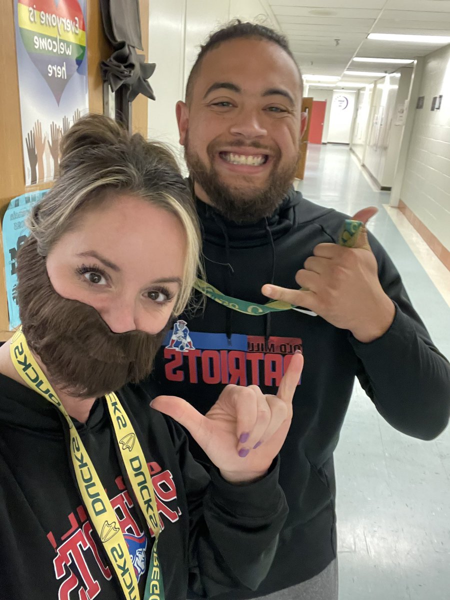 TeachMrsF's tweet photo. @OMSocialStudies always pulls through for a theme. Celebrating Coach Fulton’s bday for “Two or More” Tuesday! @OldMillHSAACPS . #spiritweek #imitationisflattery #fullfulton #beards #manbun #oregonducks #omhsgear #greentea https://t.co/4oX3rVBukg