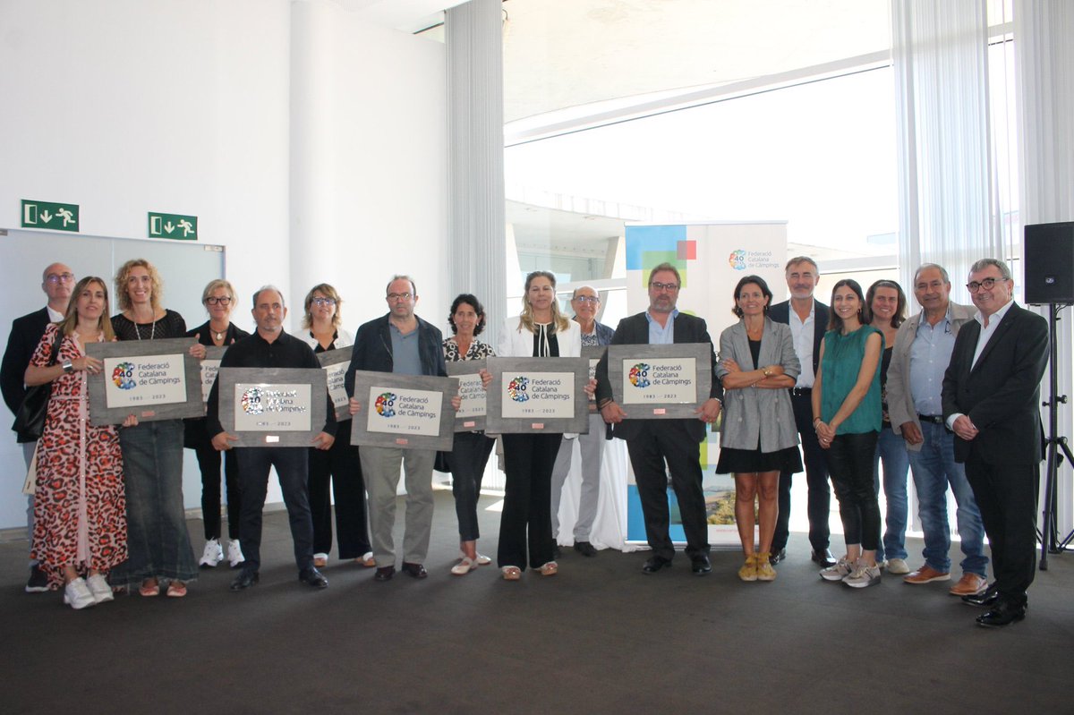 En la celebració dels 40 anys de la Federació Catalana de Càmpings s'ha reconegut la tasca de col·laboradors i impulsors del sector càmping català.
Moltes gràcies per la vostra dedicació al sector càmping català!