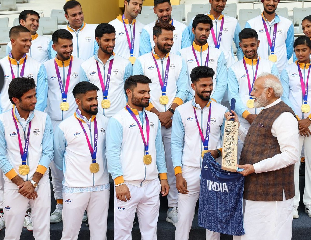 CricCrazyJohns's tweet image. Prime Minister Narendra Modi with the Indian team of Asian Games.

- A beautiful picture.