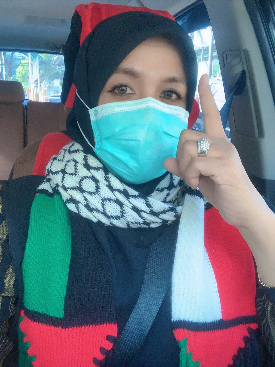DrEvaChaniago's tweet photo. Bahwa sesungguhnya Kemerdekaan itu ialah hak segala bangsa dan oleh sebab itu, maka penjajahan di atas dunia harus dihapuskan, karena tidak sesuai dengan perikemanusiaan dan perikeadilan.

Saya mendukung bangsa Palestina untuk mengusir penjajah israel dari bumi Palestina

Negara Palestina adalah salah satu negara yang pertama kali mengakui kemerdekaan Indonesia

Sejarah penjajahan Negara Palestina oleh Israel harus menjadi pelajaran, bahwa jangan pernah biarkan bangsa lain untuk menguasai negara kita, karena ketika mereka sudah berkuasa, maka bangsa kita yang akan dihancurkannya

Para penjajah akan berdalih apapun demi bisa menginvasi bangsa lain, termasuk alibi investasi, proyek dan pemberian hutang 

Terlalu bodoh jika kita bisa terpedaya oleh cara culas para penjajah

Tidak ada tempat untuk para penjajah di dunia ini, satu kata… LAWAN ✊🏻

Rakyat Bersatu Pasti Bisa

#FreePalastine 
#GazaUnderAttack