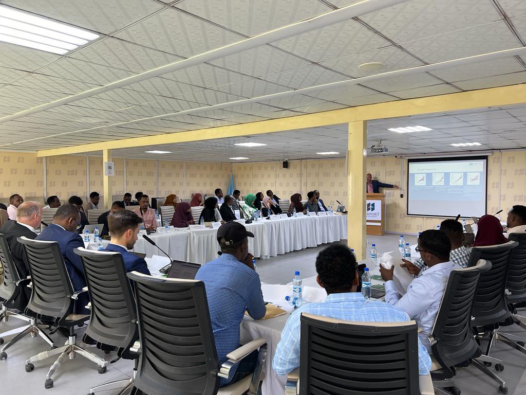 AhmedNur_Yussuf's tweet photo. Today 10th October, I opened Workshop organized by EIP on climate-related security risks. The environmental challenges we face today are deeply inter-connected. Changes in climate affect insecurity, conflict affects the environment. @Eurpeace @MoECC_Somalia @HodderClimate https://t.co/2gsKrCpcIU