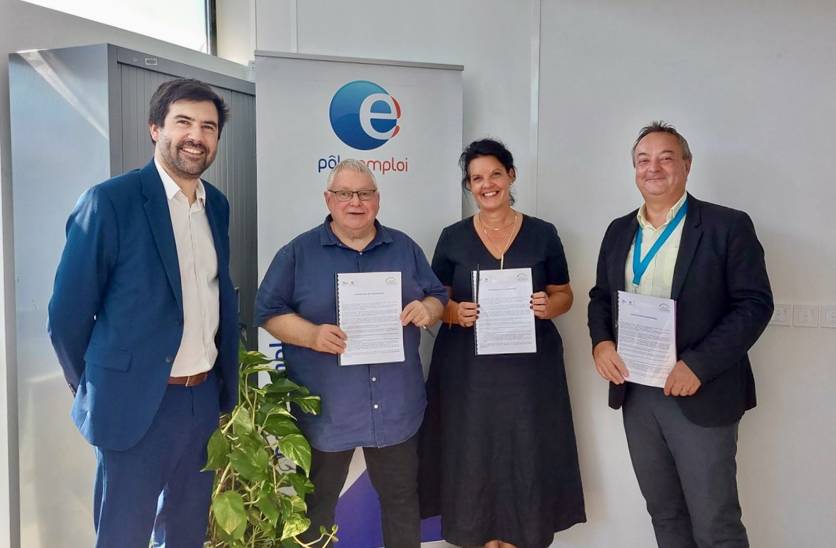La CC des Hauts-Tolosans affirme sa politique pour l’emploi de proximité en renouvelant sa collaboration avec @Poleemploi_oc
Une convention partenariat, socle d’une collaboration entre acteurs de l’insertion et l’emploi dans nos territoires.
Un vrai engagement de service public!