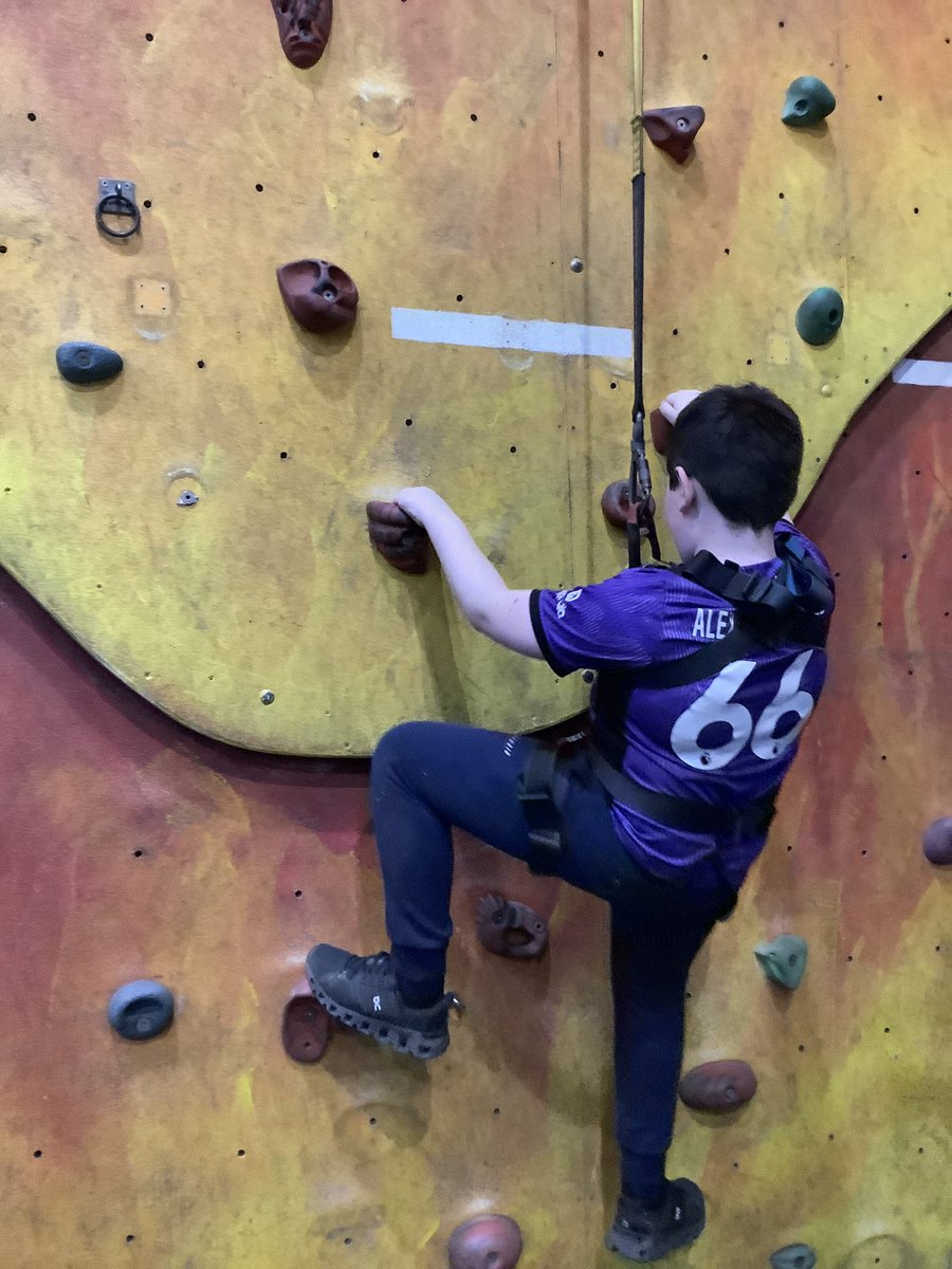 teresaoflisieux's tweet photo. PGL GROUP 5 @year6_STOL #climbing #beatthewall #smashingit 👏👏👏🥷🥷🥷🐒🐒🐒🧗‍♀️🧗🏽‍♂️🧗🏿 https://t.co/wNslAVQIVX