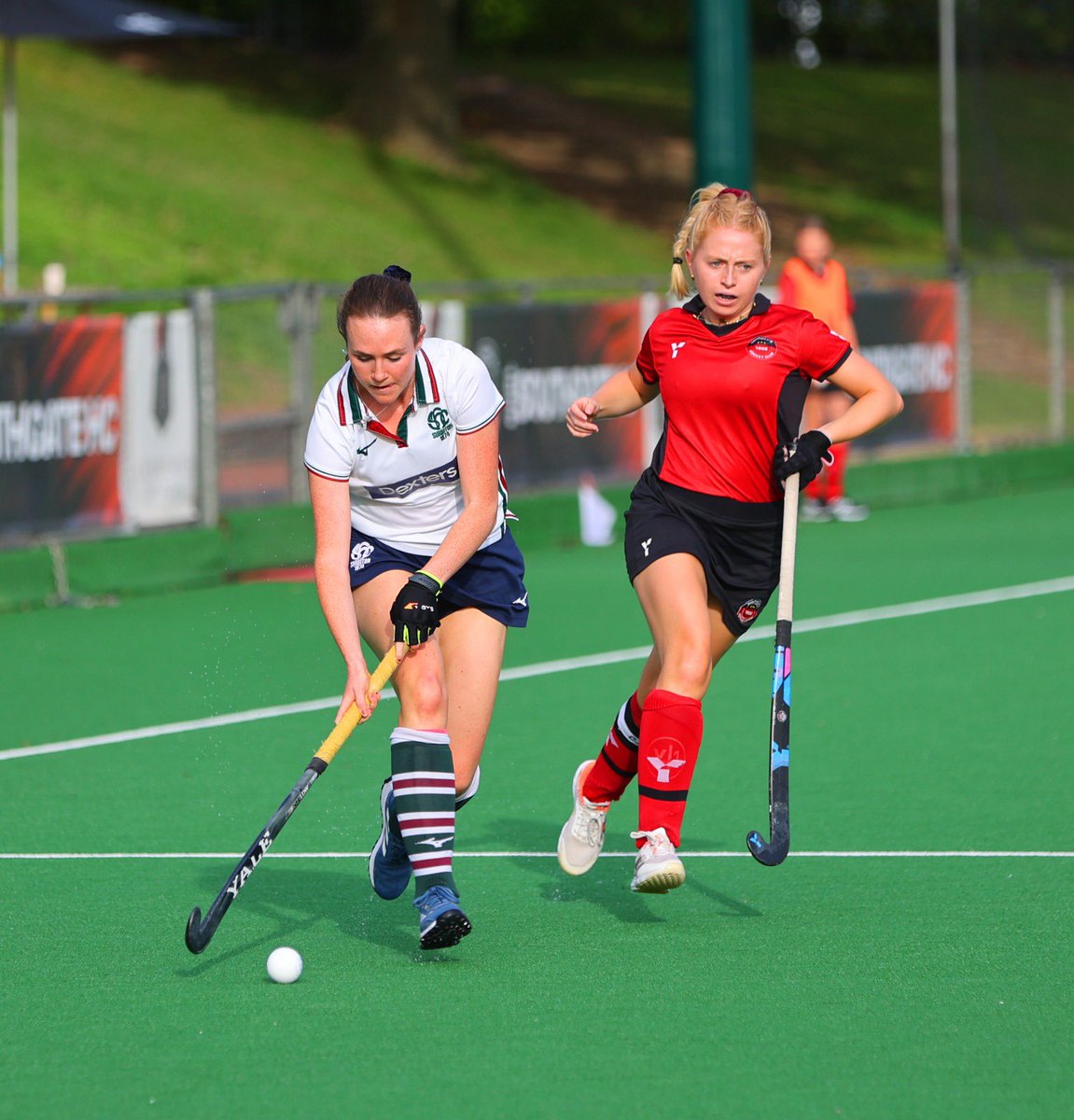 SurbitonHC's tweet photo. Our W2 are flying high at the top of the Division 1 South table after making it 3 wins from 3 against @SouthgateHC on Saturday! 👊

📸 Katrin Hippe

#SHC  ∙  https://t.co/PN8THYU7t9 https://t.co/yIZq4zFiUP