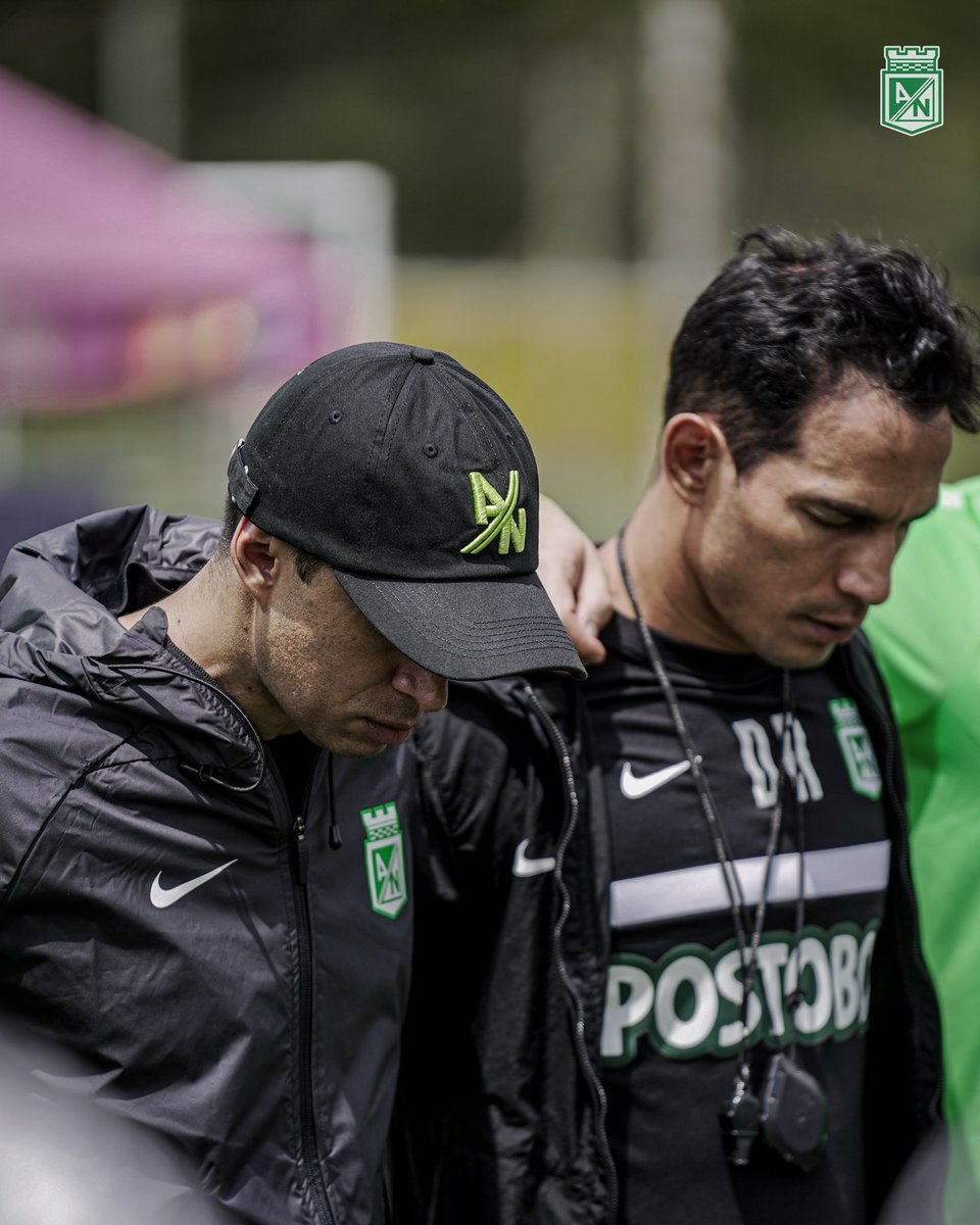 nacionaloficial's tweet photo. 📸 | Comienza el primer entrenamiento del profe Bodmer con el equipo profesional 📋🏃⚪️🟢

#DaleVerde 🇳🇬 https://t.co/AOQJKbPmk7