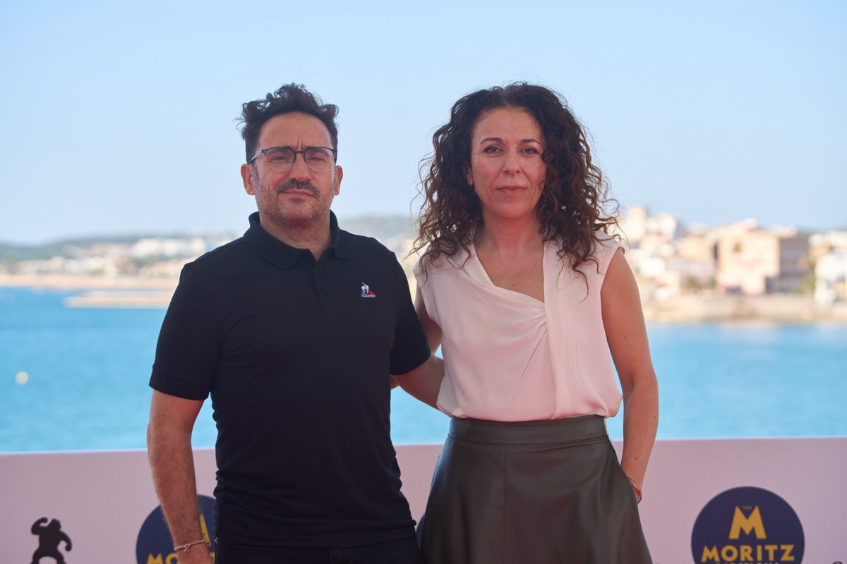 sitgesfestival's tweet photo. 🎬 Amb un sol de justícia, #JABayona ha presentat avui LA SOCIEDAD DE LA NIEVE al @sitgesfestival amb la productora #SandraHermida🥳
#Sitges2023 https://t.co/zzKrUZAZuP
