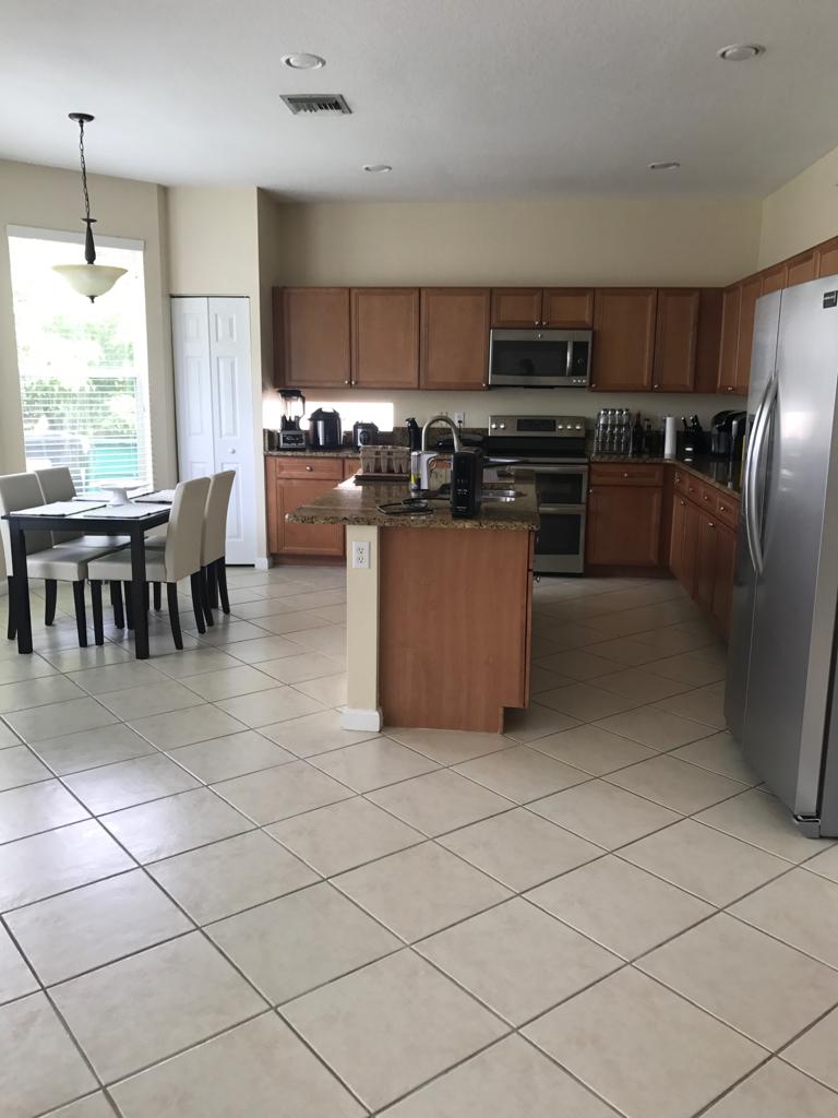 HeavensScentCS's tweet image. Turning chaos into culinary bliss one scrub at a time. 🧼✨ #CleanKitchen #KitchenGoals #SparklingSpaces #HomeSanctuary #CleanAndTidy #Heavensscentcs