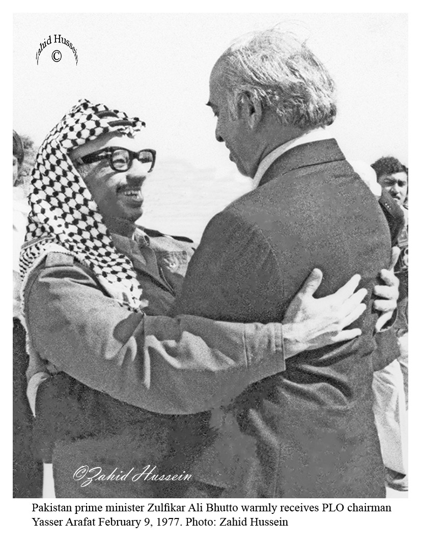 Pakistan PM Z.A.Bhutto (R) receives PLO chairman Yasser Arafat Feb 9, 1977. Bhutto was a staunch supporter of Palestine's liberation from Israeli occupation and his People's Party now lead by Chairman Bilawal still follows his policy. #zahidpix #GhazaUnderAttack