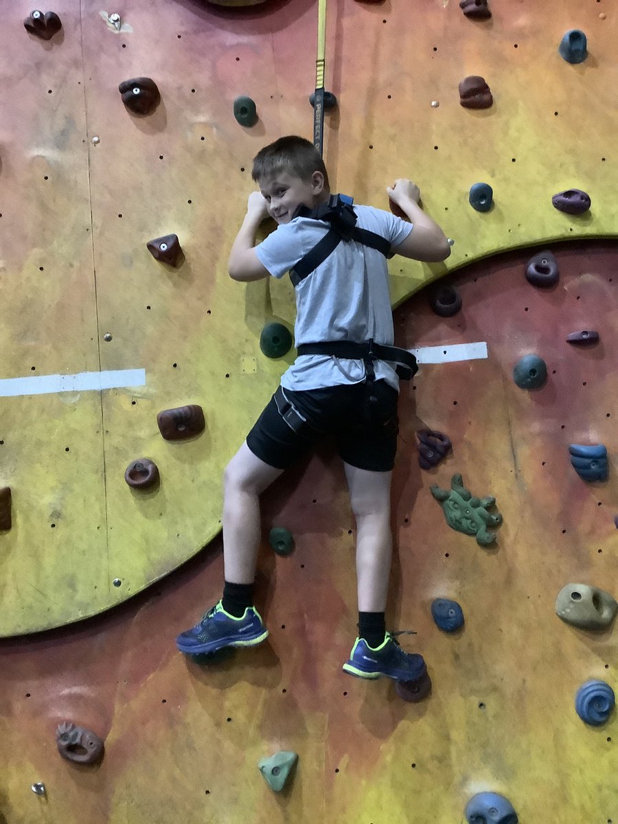 teresaoflisieux's tweet photo. PGL GROUP 5 @year6_STOL #climbing #beatthewall #smashingit 👏👏👏🥷🥷🥷🐒🐒🐒🧗‍♀️🧗🏽‍♂️🧗🏿 https://t.co/KdyBWRPiLY