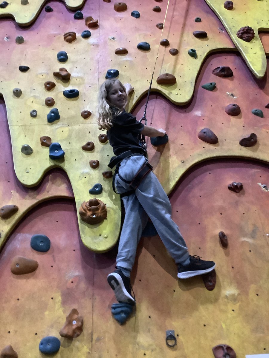 teresaoflisieux's tweet photo. PGL GROUP 5 @year6_STOL #climbing #beatthewall #smashingit 👏👏👏🥷🥷🥷🐒🐒🐒🧗‍♀️🧗🏽‍♂️🧗🏿 https://t.co/KdyBWRPiLY