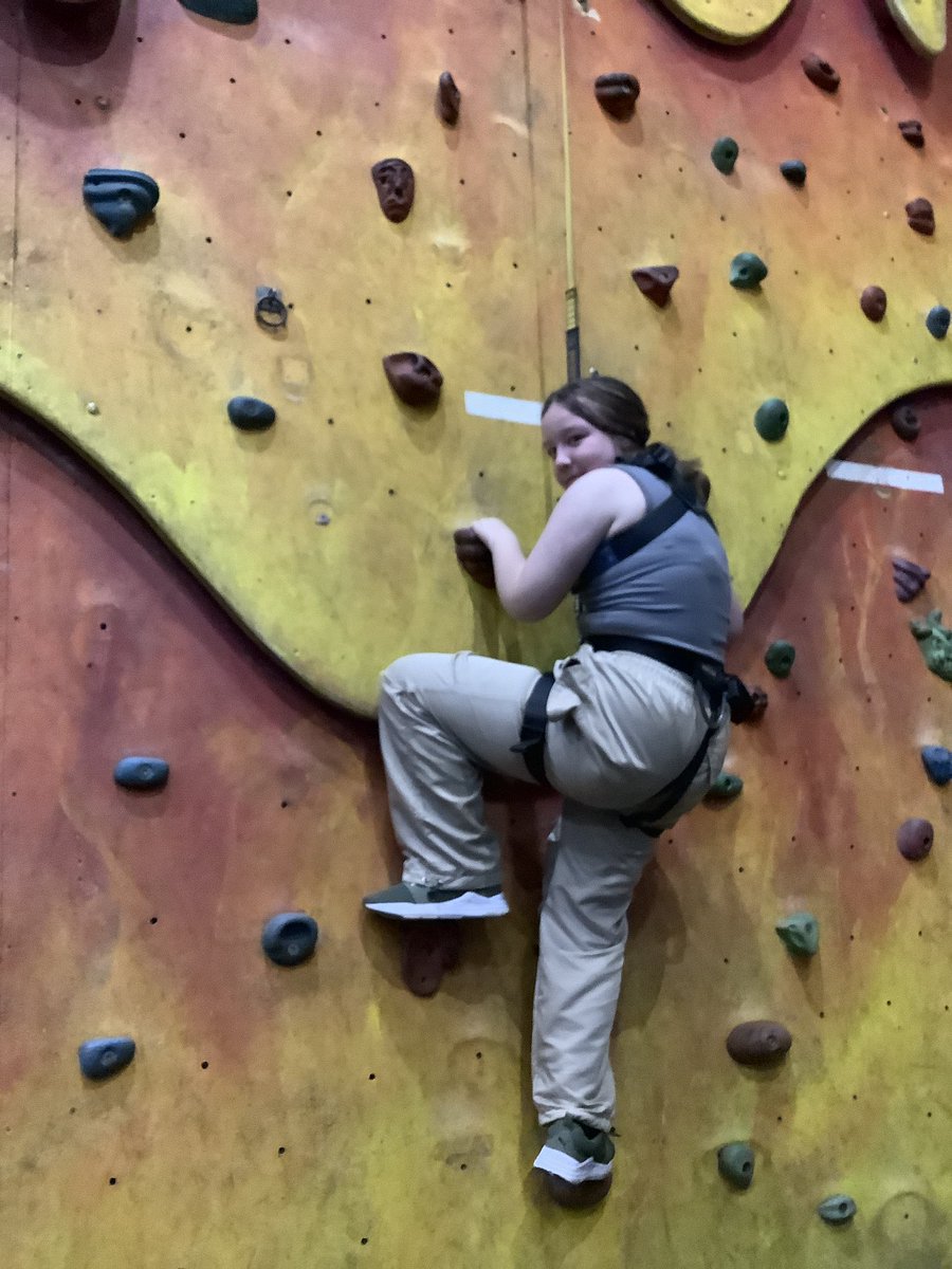 teresaoflisieux's tweet photo. PGL GROUP 5 @year6_STOL #climbing #beatthewall #smashingit 👏👏👏🥷🥷🥷🐒🐒🐒🧗‍♀️🧗🏽‍♂️🧗🏿 https://t.co/KdyBWRPiLY