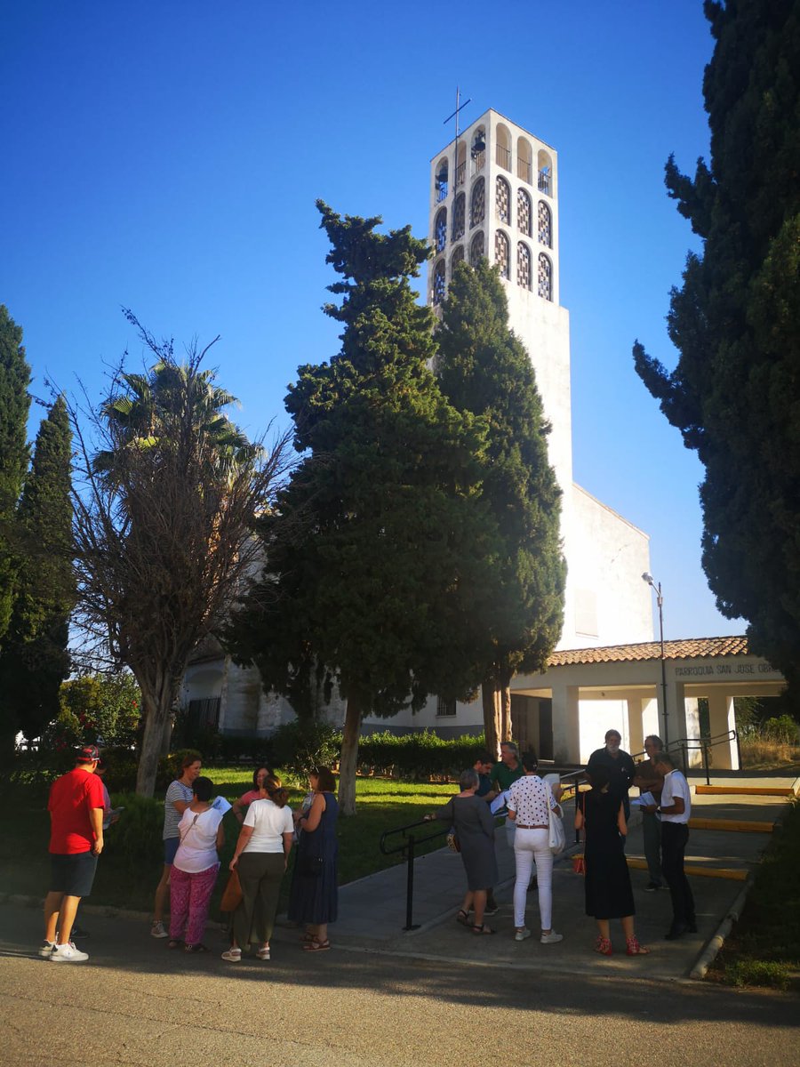 ArquiExt_COADE's tweet photo. Seguimos festejando el #DMA23 #SemanadelaArquitectura con una visita guiada a Guadajira 

Pueblo de colonización de las vegas del Guadiana #Badajoz 

Guiada por el arquitecto Tiburcio Martín 

C @infra_EXT @CSCAE https://t.co/OJvE7NA812