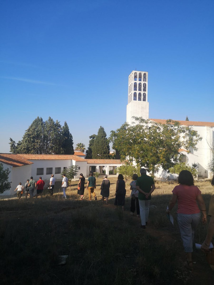 ArquiExt_COADE's tweet photo. Seguimos festejando el #DMA23 #SemanadelaArquitectura con una visita guiada a Guadajira 

Pueblo de colonización de las vegas del Guadiana #Badajoz 

Guiada por el arquitecto Tiburcio Martín 

C @infra_EXT @CSCAE https://t.co/OJvE7NA812