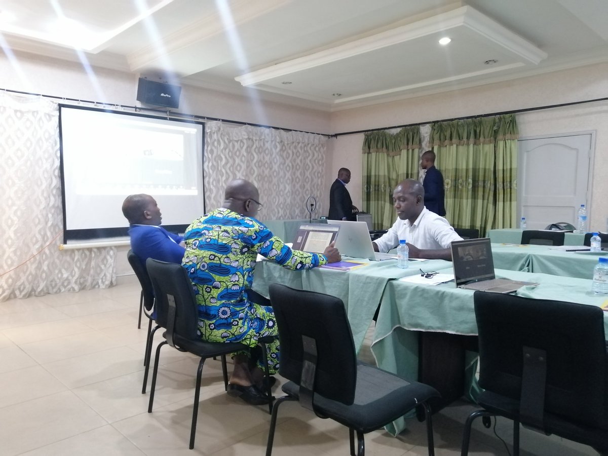ab_benin's tweet photo. Après une courte pause , les activités reprennent ici à Grand-Popo dans le cadre de l'atelier de @BatongaFdn. 

Cette fois-ci, les choses ont débuté par des travaux de groupe où il était question de travailler à enrichir les éléments d'apprentissage, les recommandations et à émettre des suggestions pour l'amélioration à l'approche d'intervention sur les projet AGL, WEE, NVC et Radios.