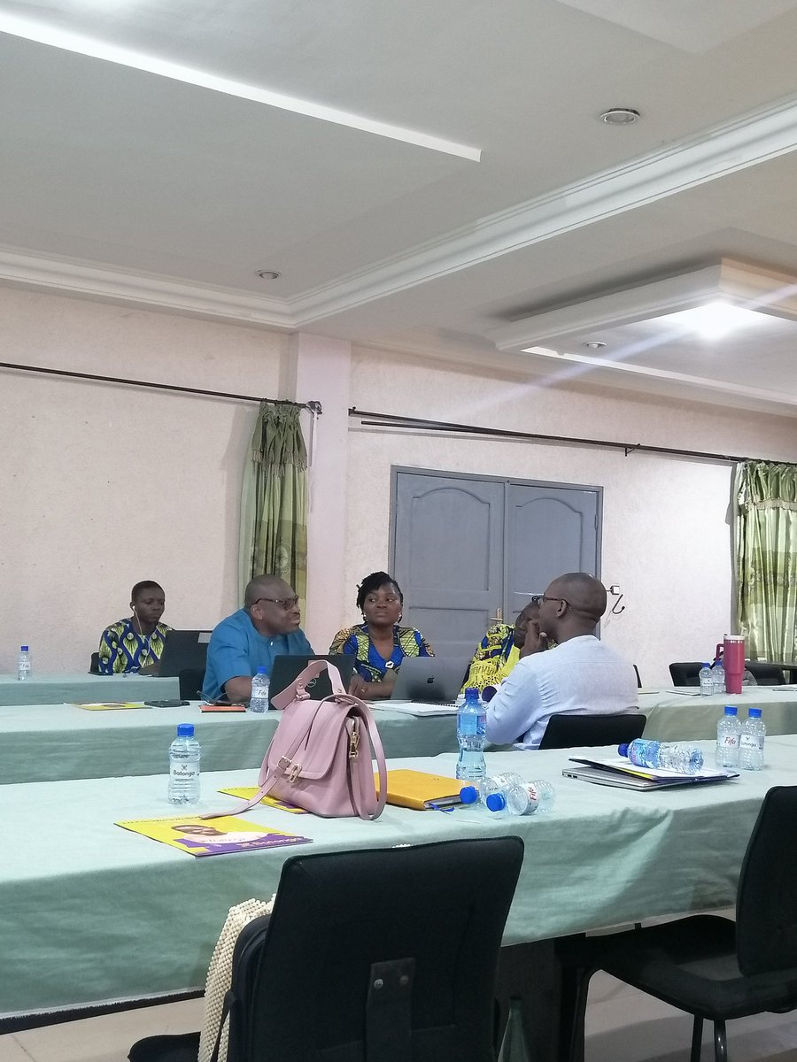 ab_benin's tweet photo. Après une courte pause , les activités reprennent ici à Grand-Popo dans le cadre de l'atelier de @BatongaFdn. 

Cette fois-ci, les choses ont débuté par des travaux de groupe où il était question de travailler à enrichir les éléments d'apprentissage, les recommandations et à émettre des suggestions pour l'amélioration à l'approche d'intervention sur les projet AGL, WEE, NVC et Radios.
