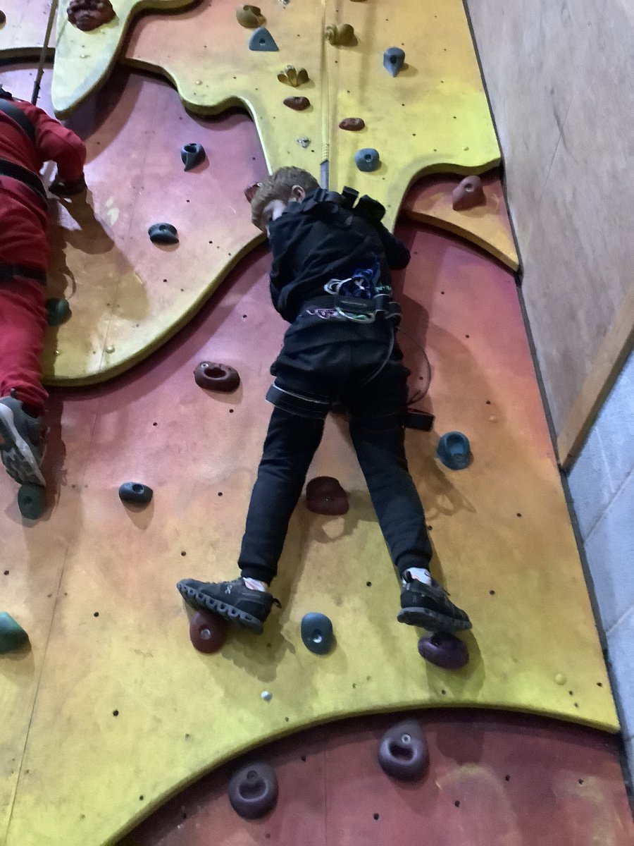 teresaoflisieux's tweet photo. PGL GROUP 5 @year6_STOL #climbing #beatthewall #smashingit 👏👏👏🥷🥷🥷🐒🐒🐒🧗‍♀️🧗🏽‍♂️🧗🏿 https://t.co/j3kDuV1Tm8