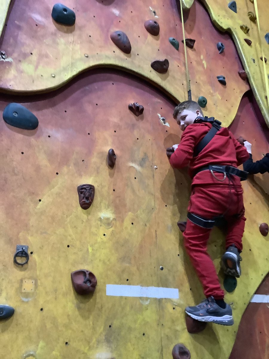 teresaoflisieux's tweet photo. PGL GROUP 5 @year6_STOL #climbing #beatthewall #smashingit 👏👏👏🥷🥷🥷🐒🐒🐒🧗‍♀️🧗🏽‍♂️🧗🏿 https://t.co/j3kDuV1Tm8