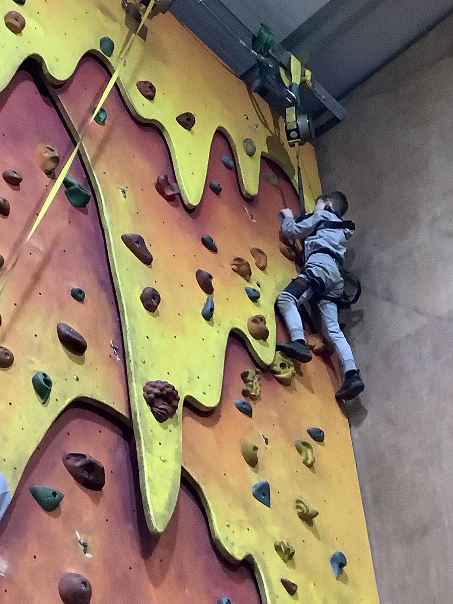 teresaoflisieux's tweet photo. PGL GROUP 5 @year6_STOL #climbing #beatthewall #smashingit 👏👏👏🥷🥷🥷🐒🐒🐒🧗‍♀️🧗🏽‍♂️🧗🏿 https://t.co/j3kDuV1Tm8